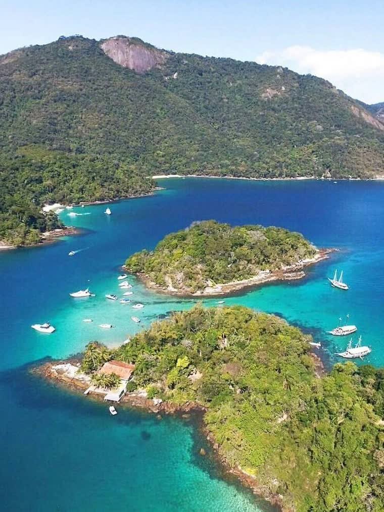 Ilhas de Angra dos Reis vistas do alto