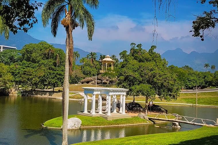 Lago e templete da Quinta da Boa Vista