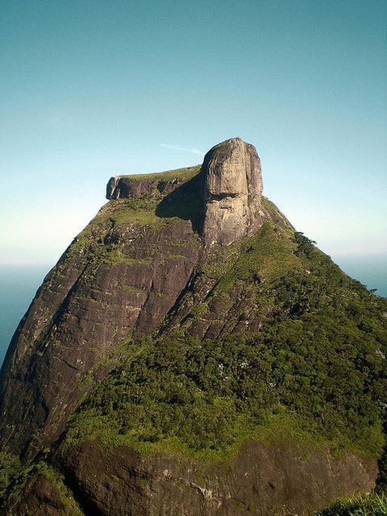 Pedra da Gávea, sobre São Conrado