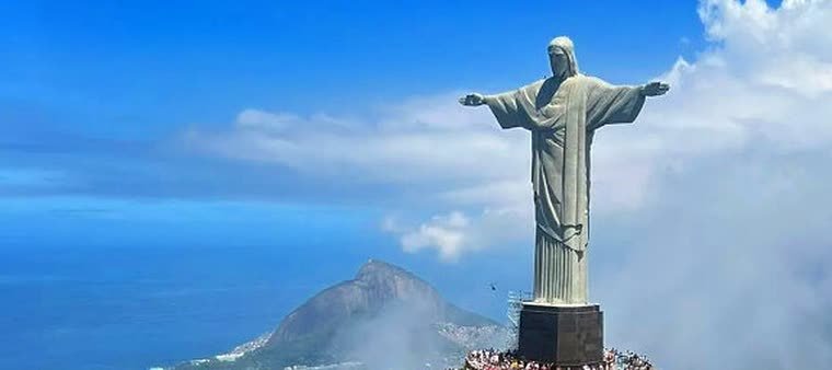 Cristo Redentor visto do alto, em sobrevoo de helicóptero